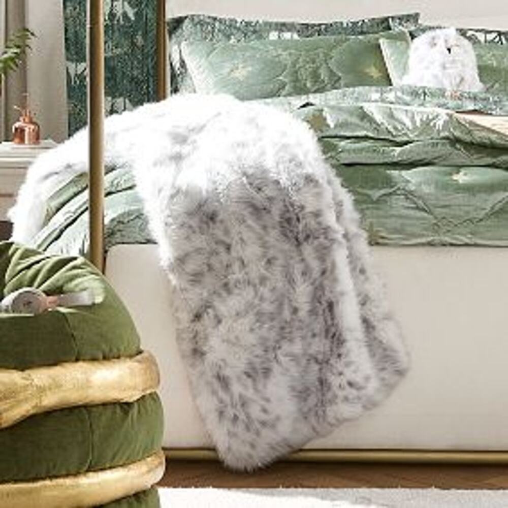Pottery Barn Teen Harry Potter Hedwig Sparkle Faux-Fur Throw Kids 45x60 Gray